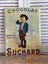 replica reclamebord, Chocolat Suchard bord, nostalgisch reclamebord, vintage reclamebord, aluminium reclamebord, retro wanddecoratie, nostalgische decoratie, reclamebord vintage stijl, Suchard chocolade bord, vintage reclame.