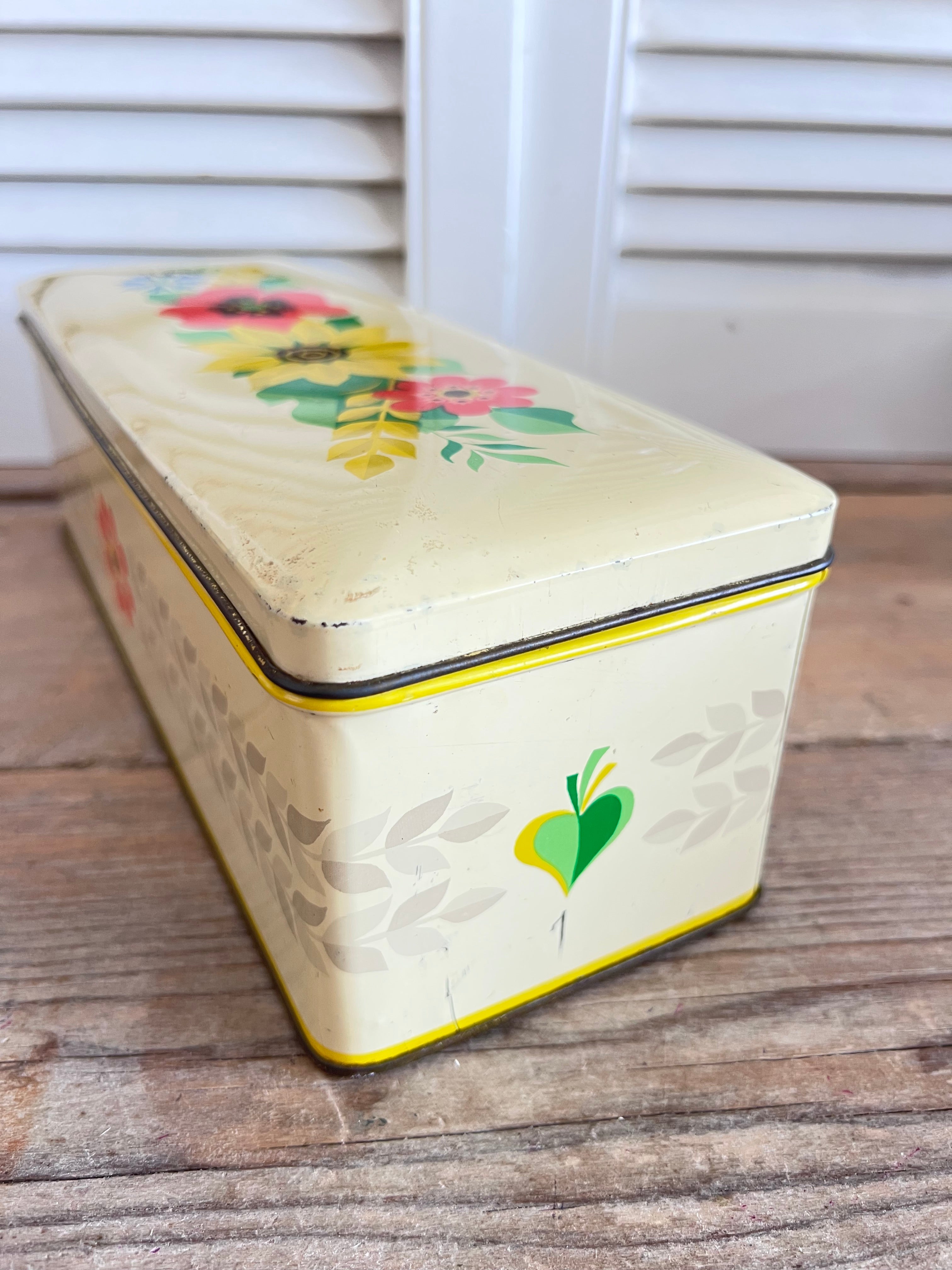 Verkade blik ontbijtkoek, vintage Verkade blik, jaren 70 retro keukenblik, ontbijtkoek blik metaal, nostalgisch Verkade blik, Verkade verzamelobject