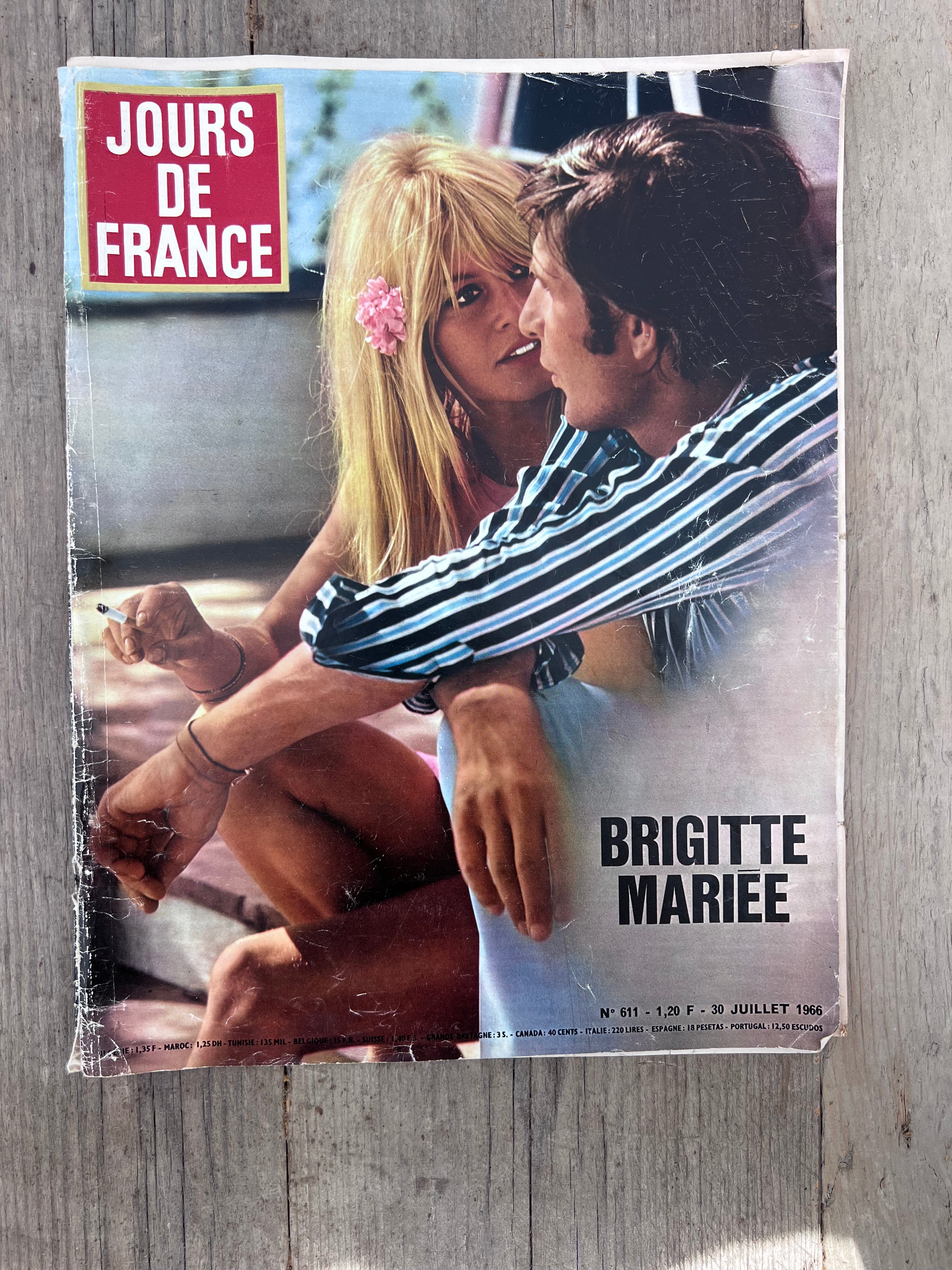 Jours de France 1966, vintage tijdschrift Brigitte Bardot, Brigitte Bardot cover, retro Franse magazines, 60s Franse popcultuur, vintage Jours de France, Brigitte Bardot memorabilia, antiek Frans tijdschrift, nostalgisch magazine jaren 60