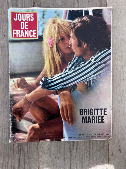Jours de France 1966, vintage tijdschrift Brigitte Bardot, Brigitte Bardot cover, retro Franse magazines, 60s Franse popcultuur, vintage Jours de France, Brigitte Bardot memorabilia, antiek Frans tijdschrift, nostalgisch magazine jaren 60