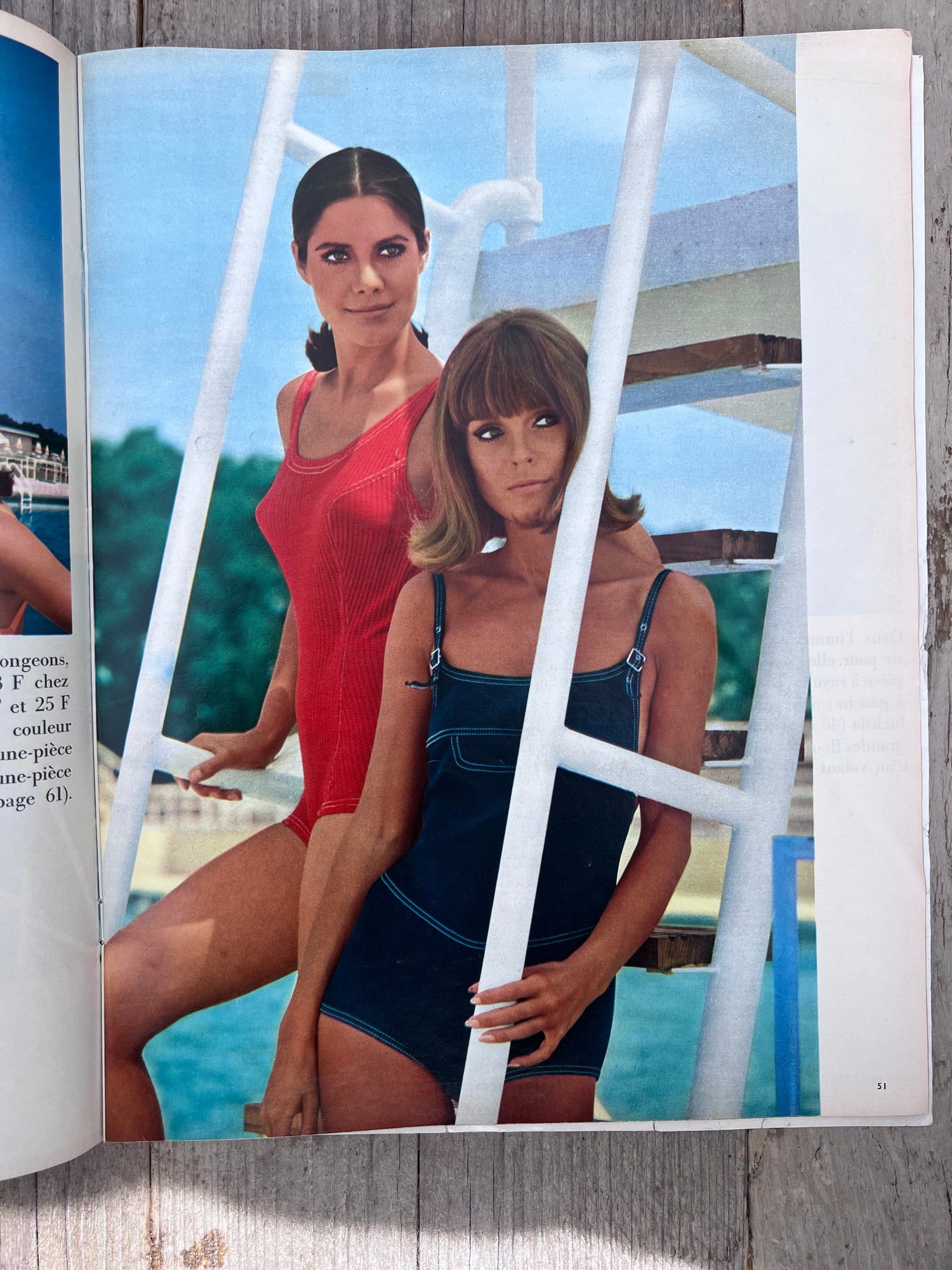 Jours de France 1966, vintage tijdschrift Brigitte Bardot, Brigitte Bardot cover, retro Franse magazines, 60s Franse popcultuur, vintage Jours de France, Brigitte Bardot memorabilia, antiek Frans tijdschrift, nostalgisch magazine jaren 60