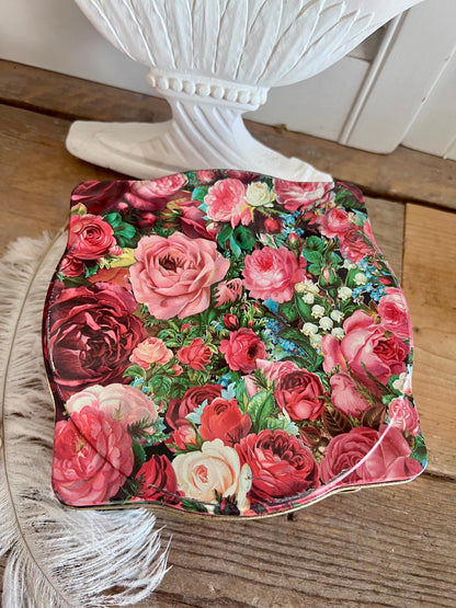 vintage blik rozen, vintage blik Engeland, jaren 90 blik, retro blik met bloemen, Engels vintage blik, decoratief blik rozen, verzamelobject blik, nostalgisch blik met rozen.
