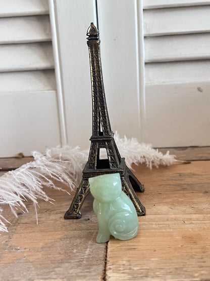 kat beeldje jade, jade kattenbeeldje, jade beeldje kat kopen, decoratief jade beeldje, handgemaakte jade sculptuur, kattenbeeldje cadeau, jade kunstwerk, kat beeldje natuursteen, spiritueel jade beeldje.