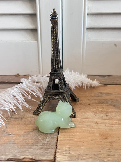 kat beeldje jade, jade kattenbeeldje, jade beeldje kat kopen, decoratief jade beeldje, handgemaakte jade sculptuur, kattenbeeldje cadeau, jade kunstwerk, kat beeldje natuursteen, spiritueel jade beeldje.